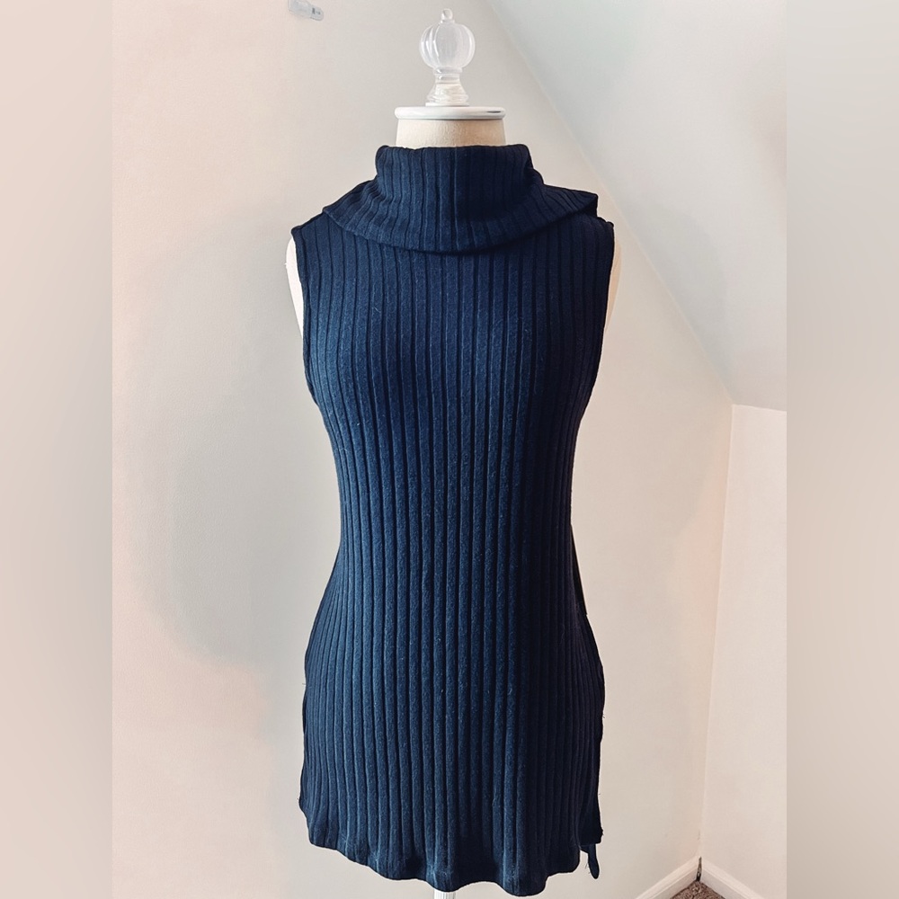NWT Doe & Rae Sleeveless Turtleneck Sweater in Black